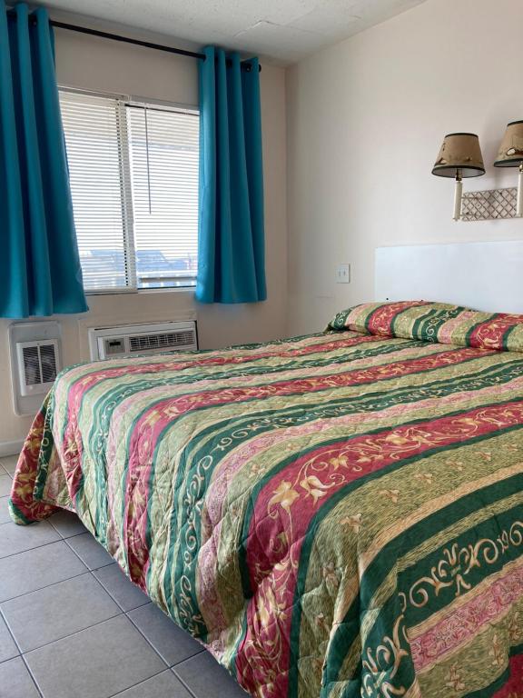 Postel nebo postele na pokoji v ubytování Surfside Motel - Seaside Heights