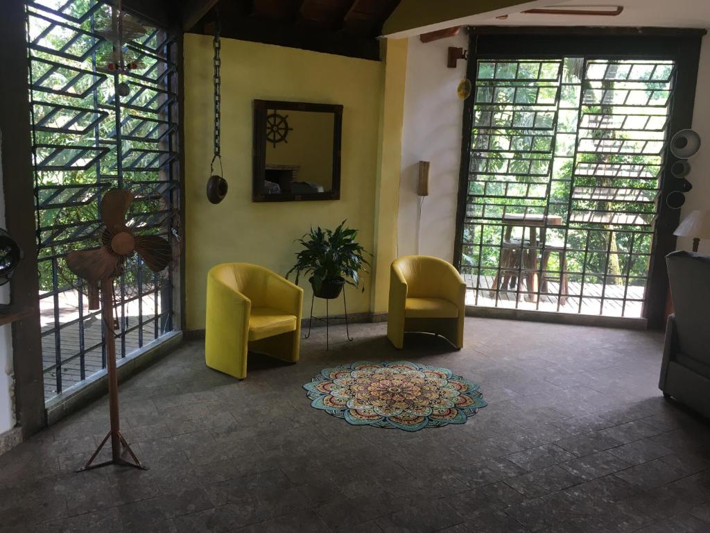  Casa Rústica Cinematográfica na Cachoeira