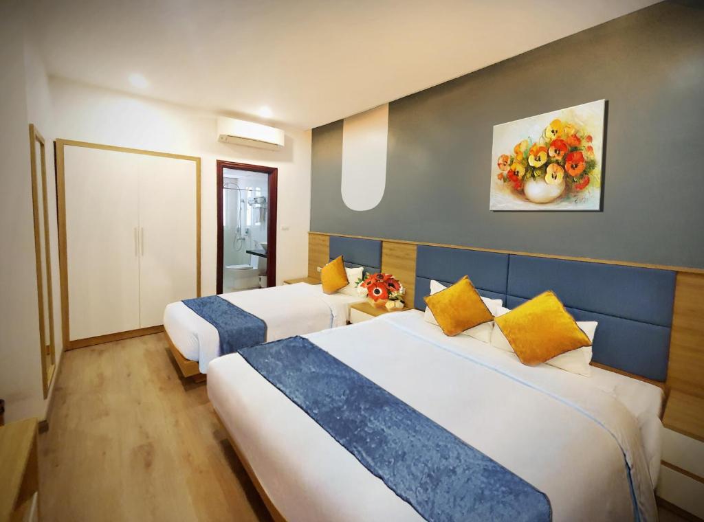 Postel nebo postele na pokoji v ubytování Hanoi Amorita Boutique Hotel & Travel