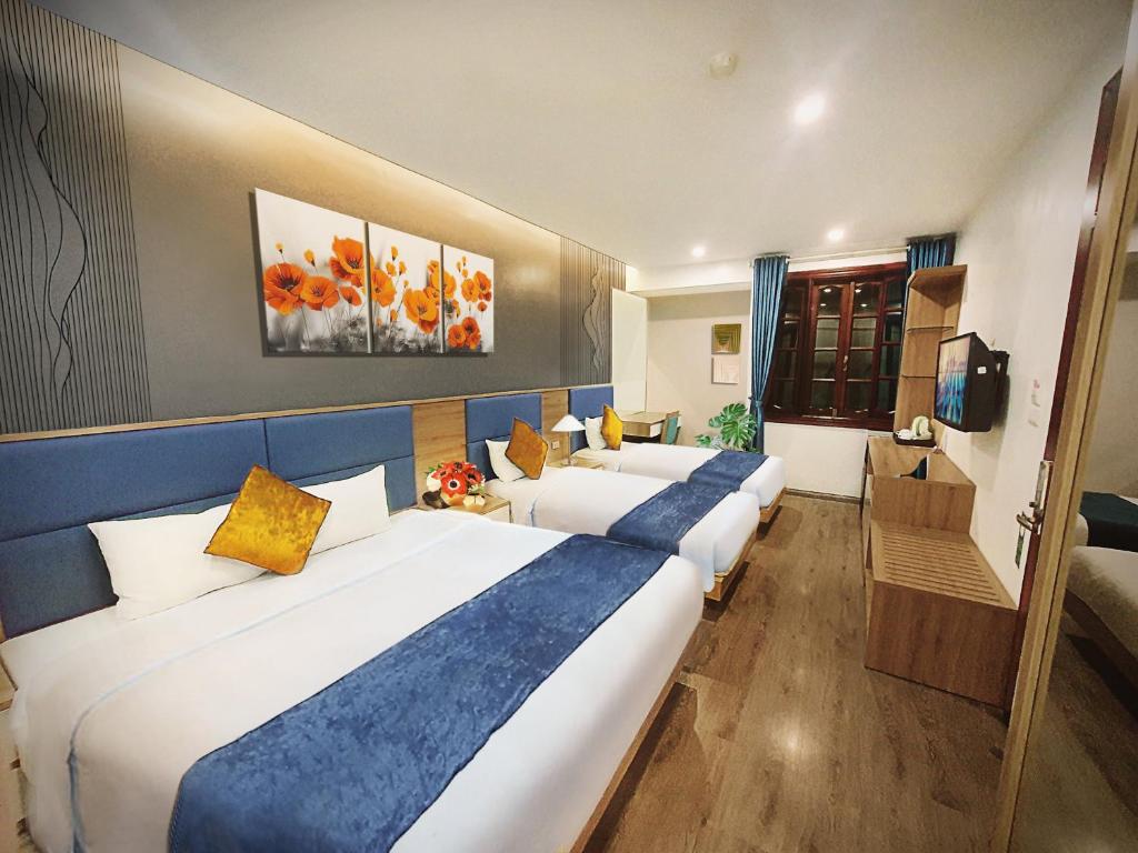 Postel nebo postele na pokoji v ubytování Hanoi Amorita Boutique Hotel & Travel