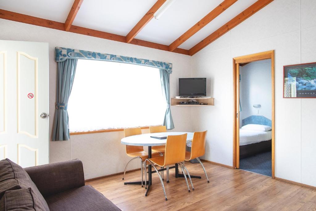 TV a/nebo společenská místnost v ubytování BIG4 Ingenia Holidays Inverloch