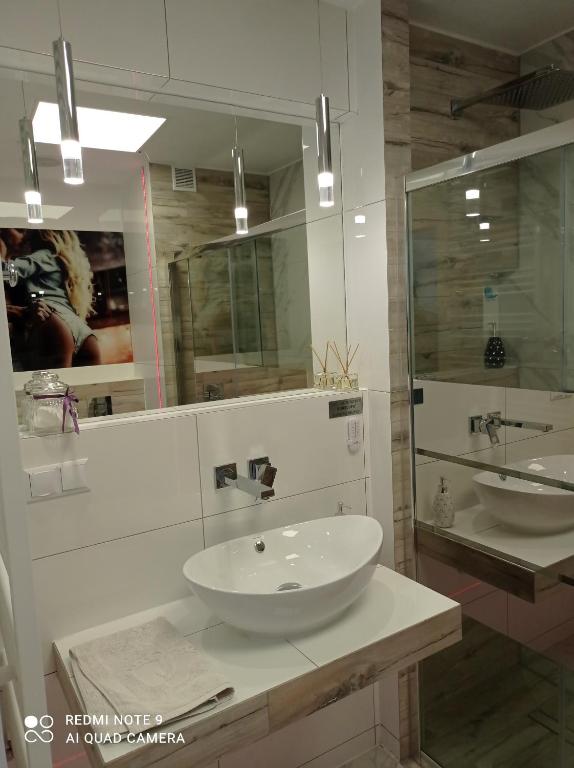 Good Day Apartments- private parking new town - King Room With Two King Beds
