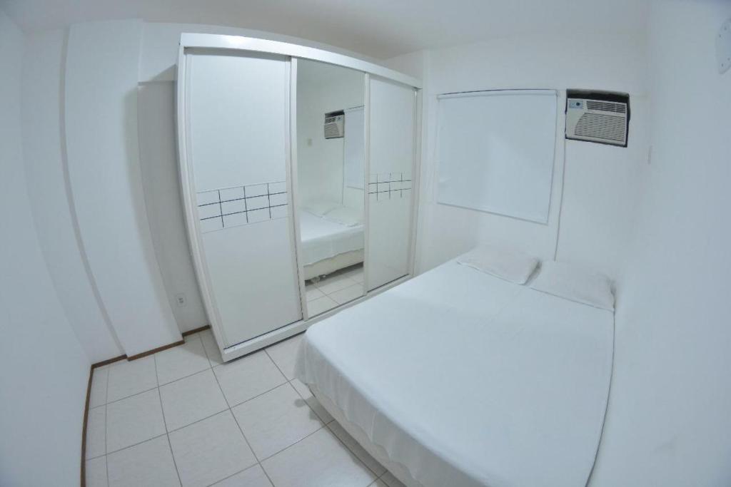 Apartamento 04 quartos sendo 01 dependência