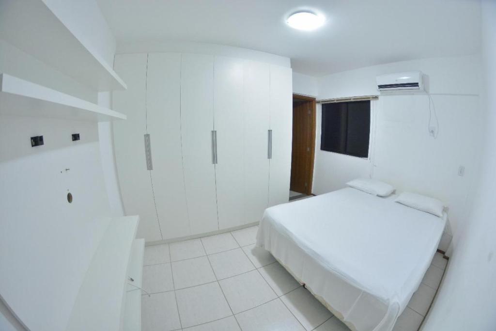  Apartamento 04 quartos sendo 01 dependência