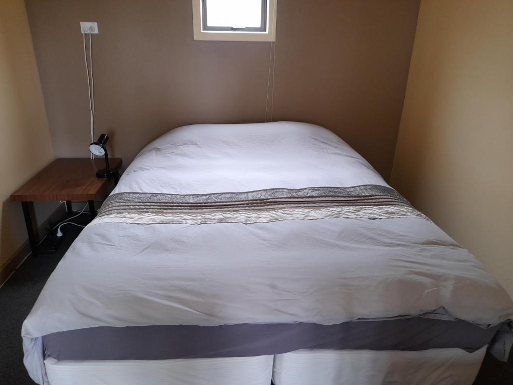 Postel nebo postele na pokoji v ubytování Hanmer Backpackers