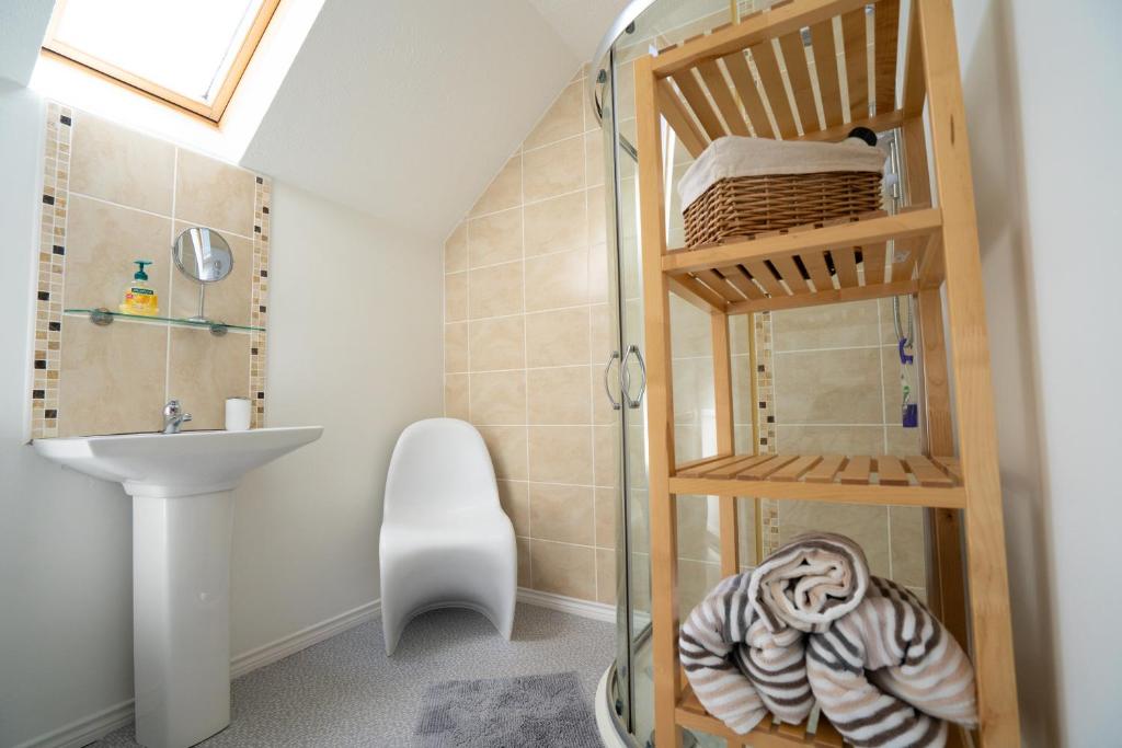 A bathroom at Rest a While