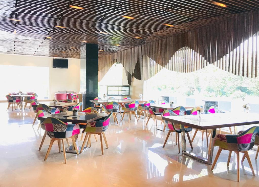 Restaurace v ubytování Golden Tulip City Centre Gurgaon