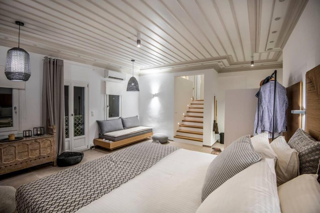 Postel nebo postele na pokoji v ubytování Luxury Apartment in the Heart of Astypalaia
