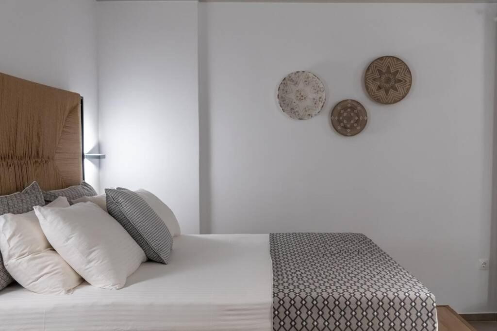 Postel nebo postele na pokoji v ubytování Luxury Apartment in the Heart of Astypalaia