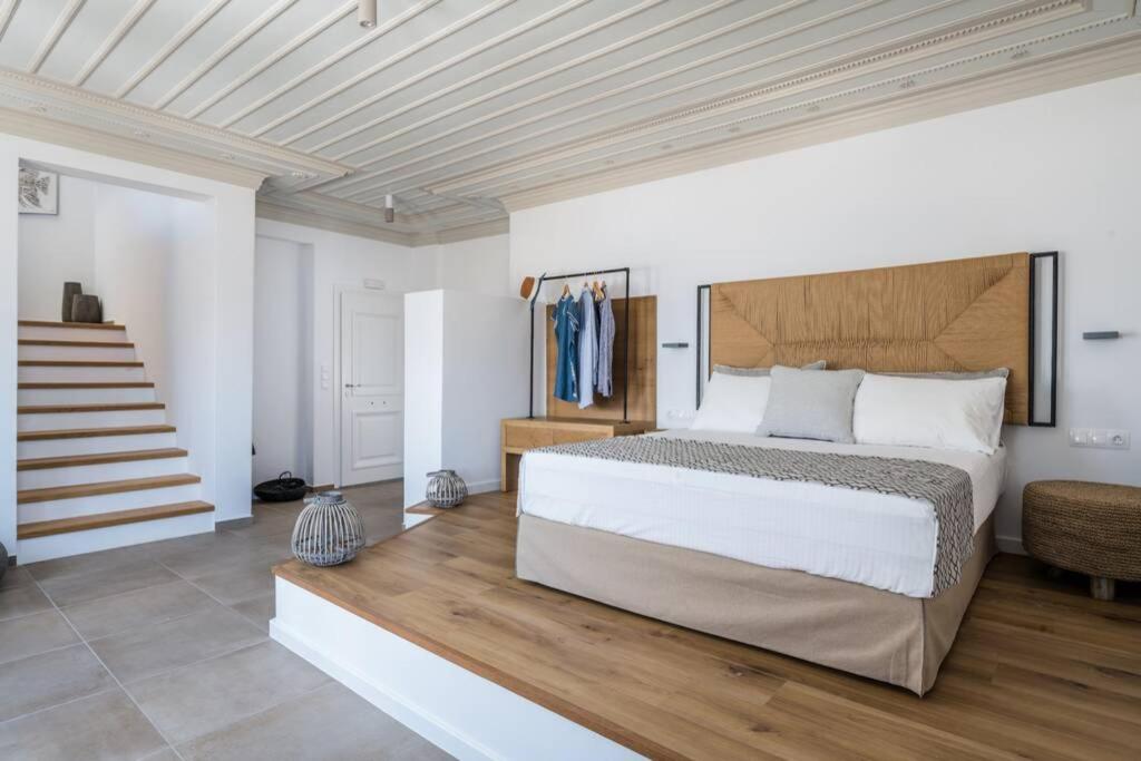 Postel nebo postele na pokoji v ubytování Luxury Apartment in the Heart of Astypalaia