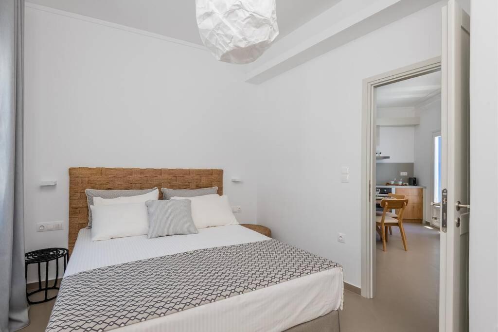 Postel nebo postele na pokoji v ubytování Luxury Apartment in the Heart of Astypalaia