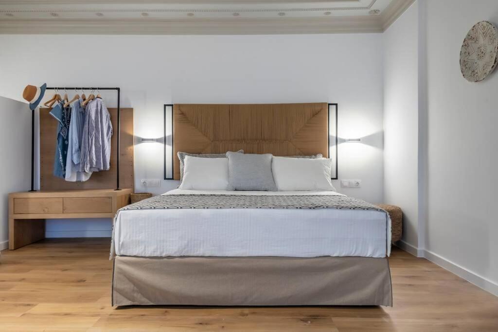Postel nebo postele na pokoji v ubytování Luxury Apartment in the Heart of Astypalaia