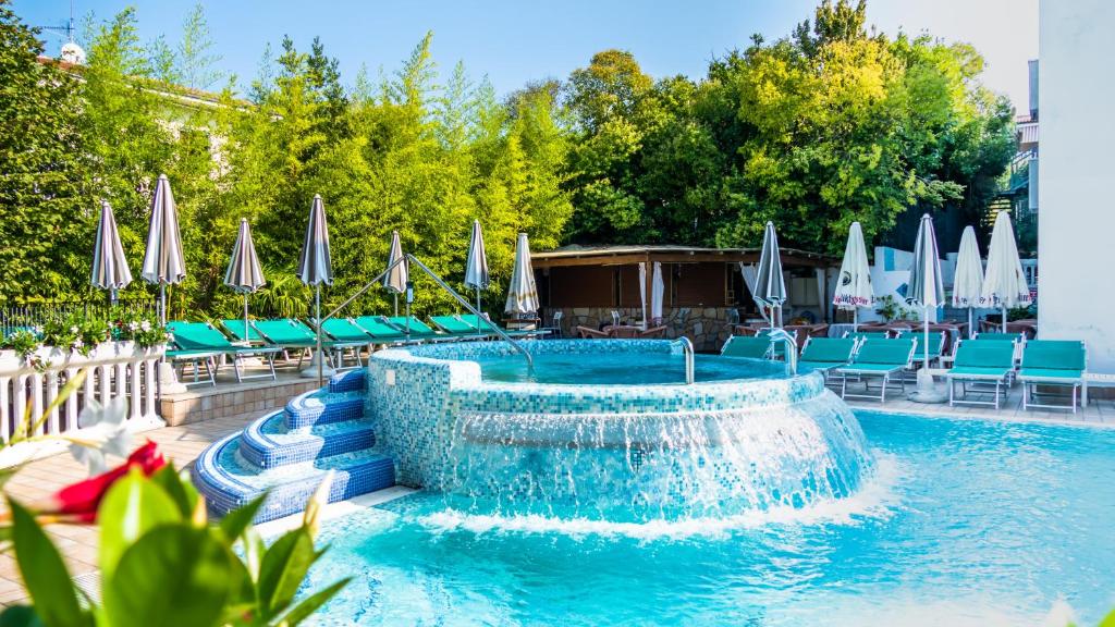 Bazén v ubytování Hotel Smeraldo nebo v jeho okolí