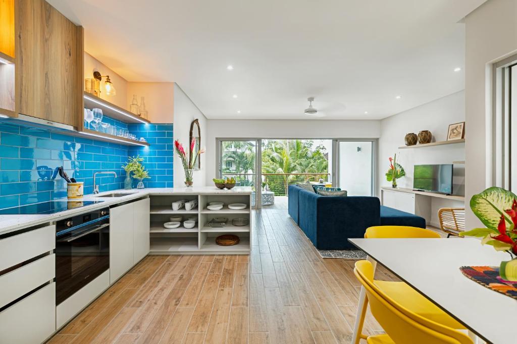 Kuchyň nebo kuchyňský kout v ubytování Sables d'Or Luxury Apartments
