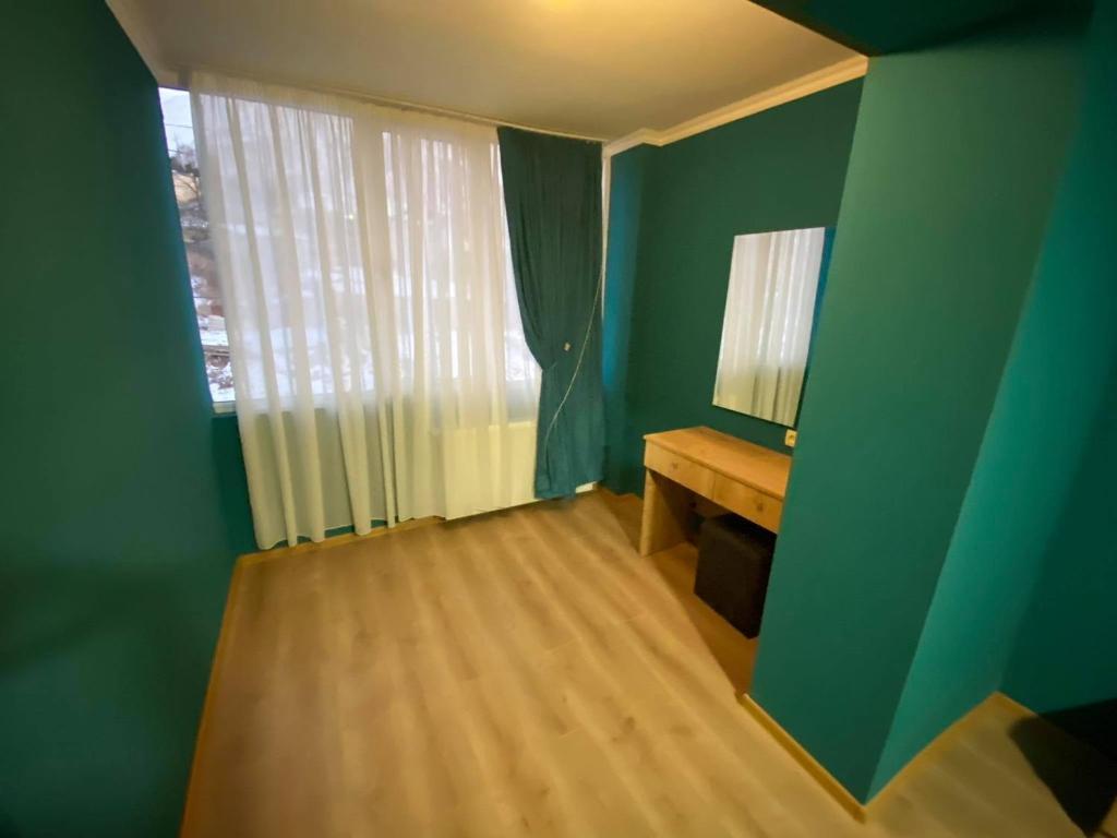 Kazbegi Apartment - Twee-slaapkamer Appartement