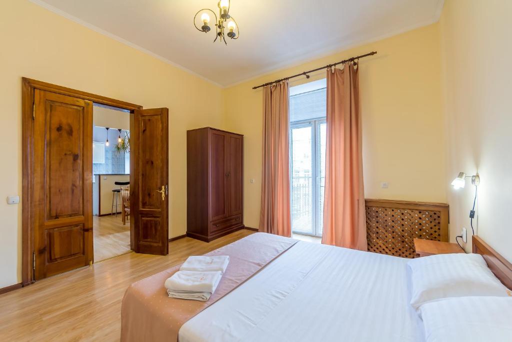 DayFlat Apartments - One-Bedroom Apartment - Shota Rustaveli Str. 24