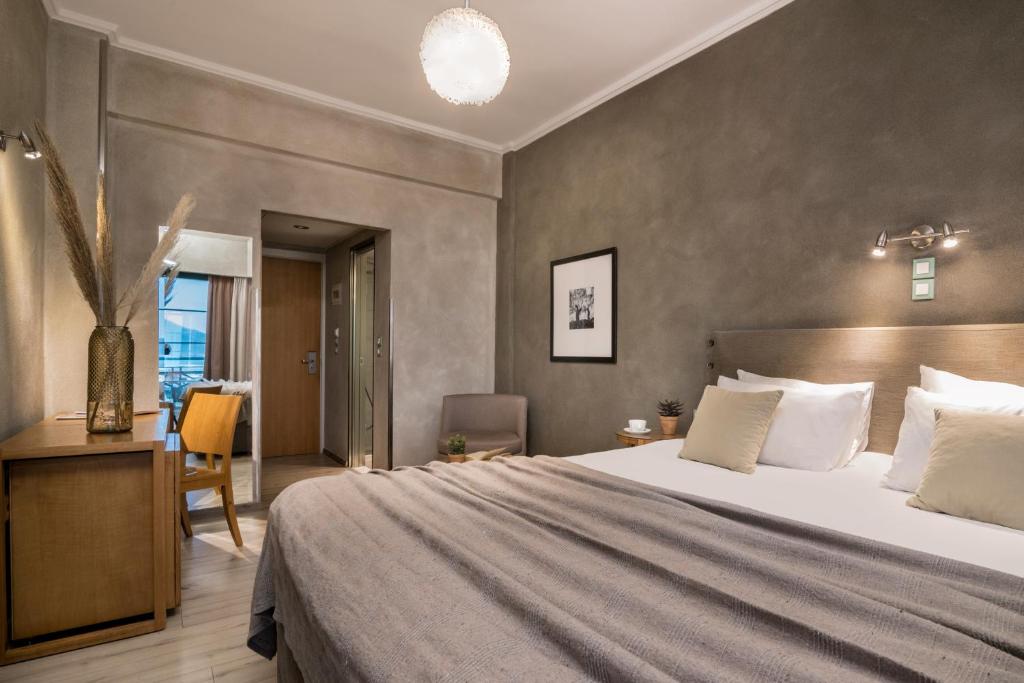 Postel nebo postele na pokoji v ubytování Phoenix Hotel