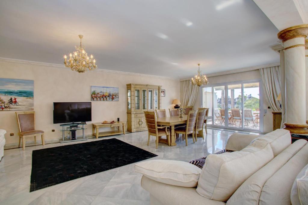 A television and/or entertainment centre at Monte Paraiso Apt