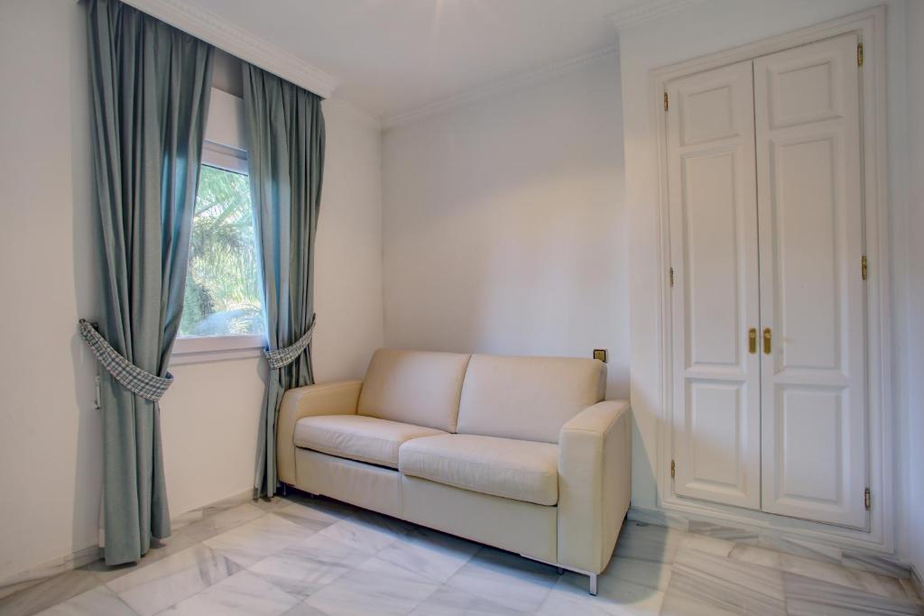 A seating area at Monte Paraiso Apt
