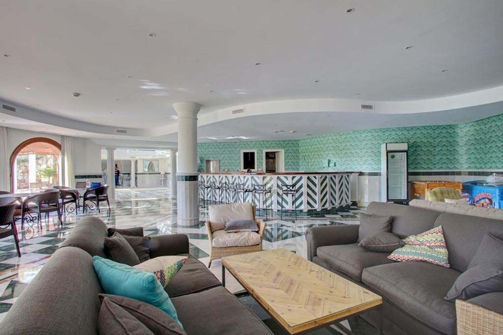 A seating area at Monte Paraiso Apt