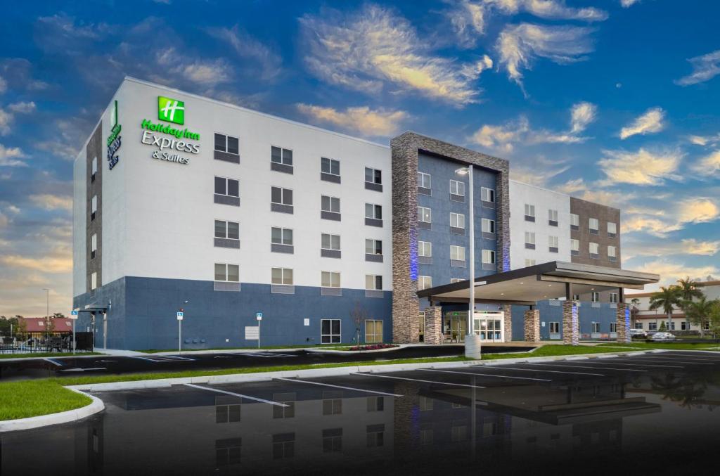 Holiday Inn Express & Suites