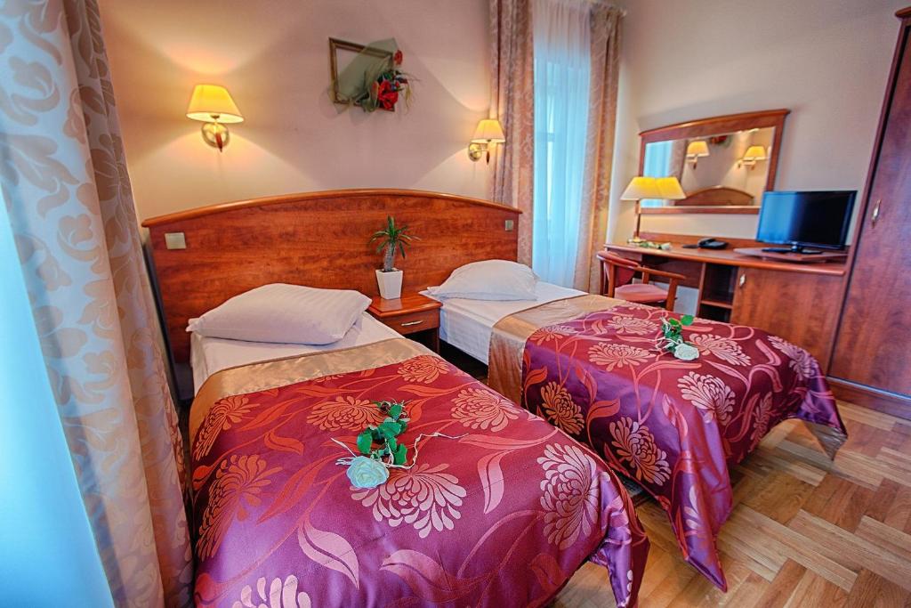 Posteľ alebo postele v izbe v ubytovaní Hotel Restauracja Caspar