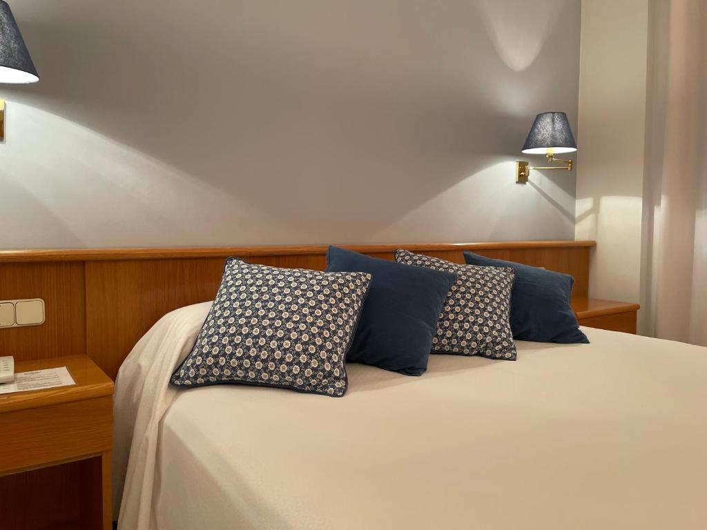 Postel nebo postele na pokoji v ubytování Hotel Restaurant Bon Retorn