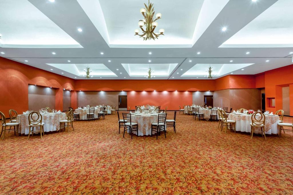 Restaurace v ubytování Ramada Plaza by Wyndham Veracruz Boca del Rio