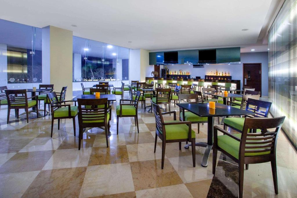 Restaurace v ubytování Ramada Plaza by Wyndham Veracruz Boca del Rio