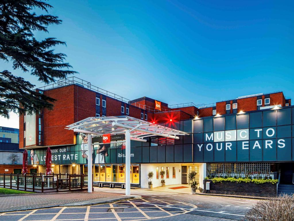 a building with a music to your ears sign on it at ibis London Heathrow Airport in Hillingdon