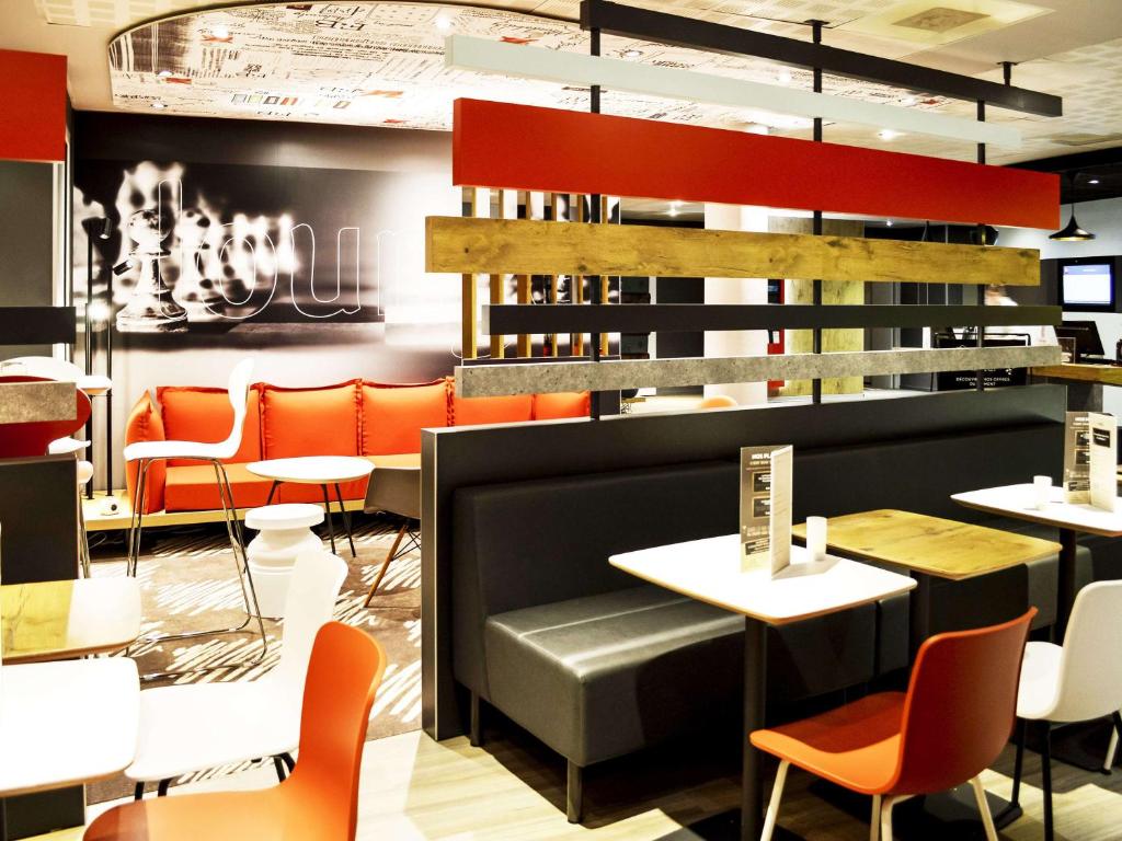 Restaurace v ubytování ibis Honfleur