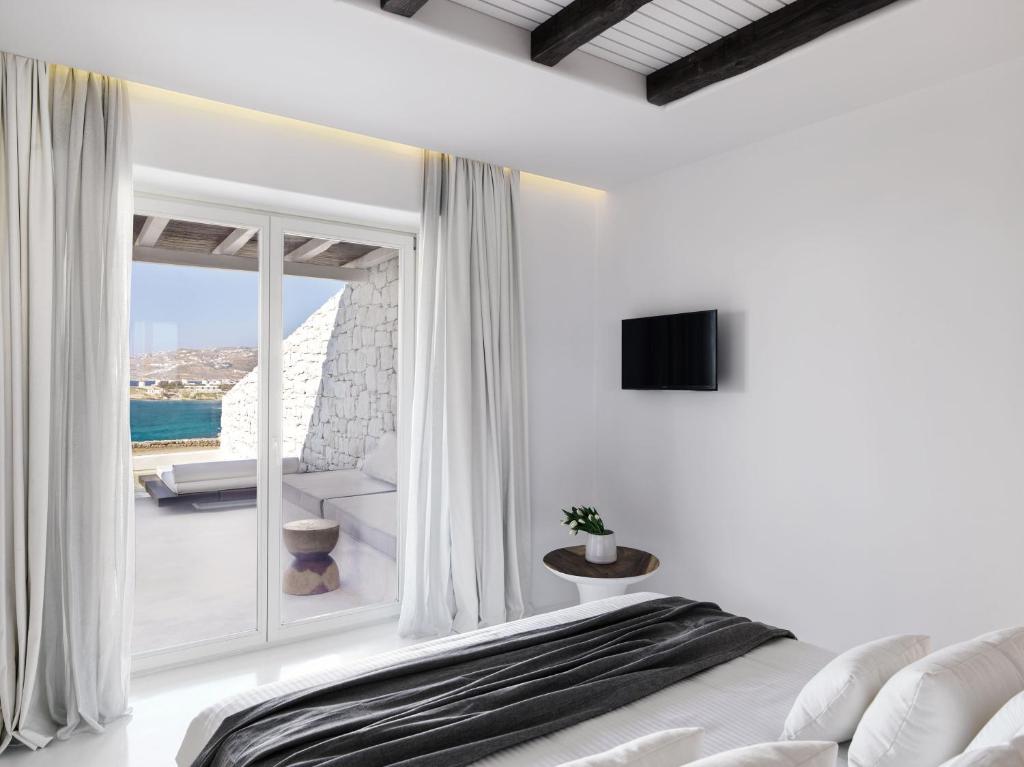 A television and/or entertainment centre at Mykonos Earth Suites