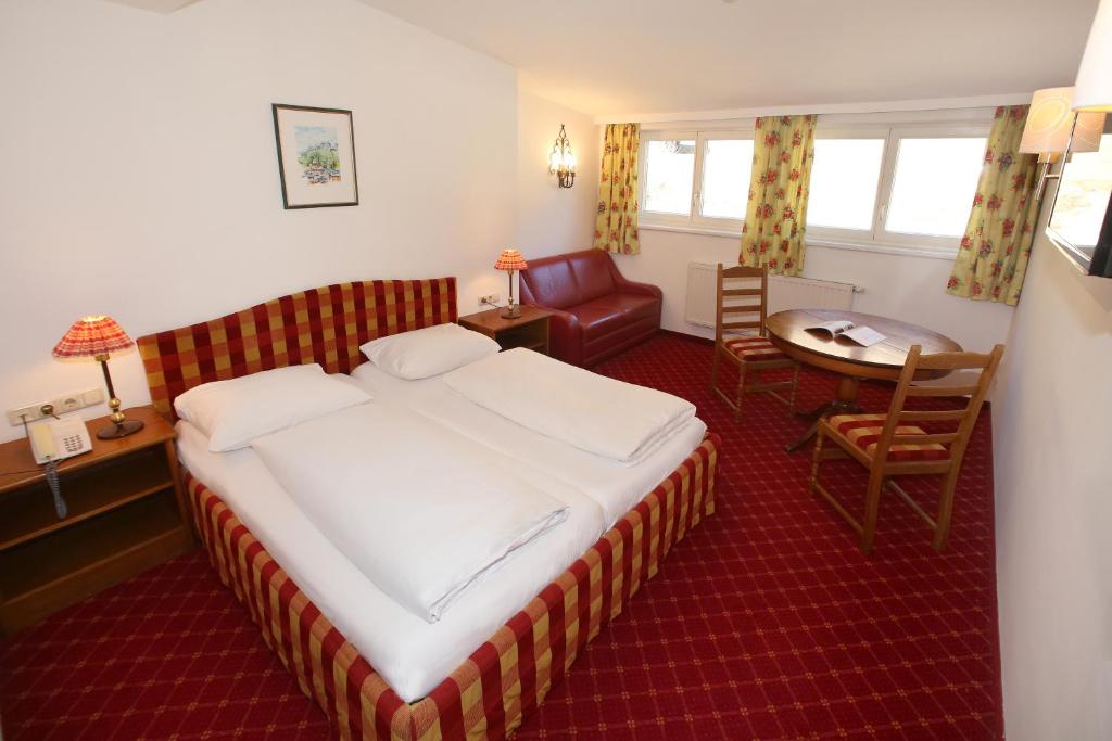 Postel nebo postele na pokoji v ubytování Hotel Lukashansl