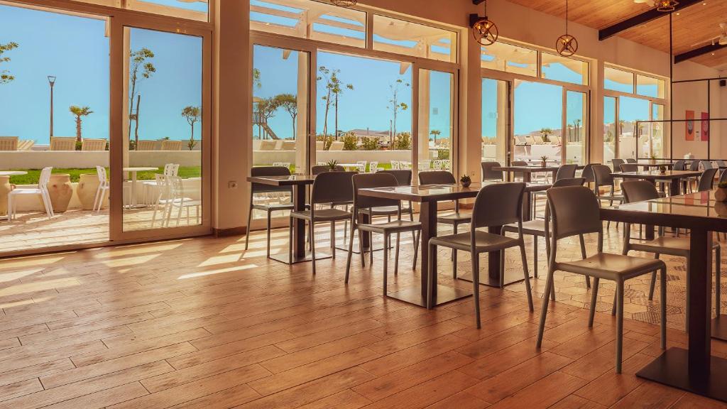 Restaurace v ubytování Azul Beach Resort Montenegro by Karisma - All Inclusive