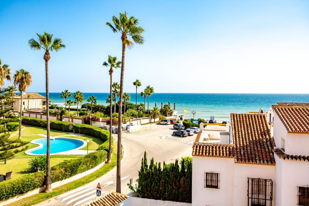 Apartment Elegant Beachfront Penthouse in Marbella, Spain ...