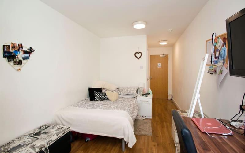 Relax by MPH, Cosy Ensuites in Cardiff Centre