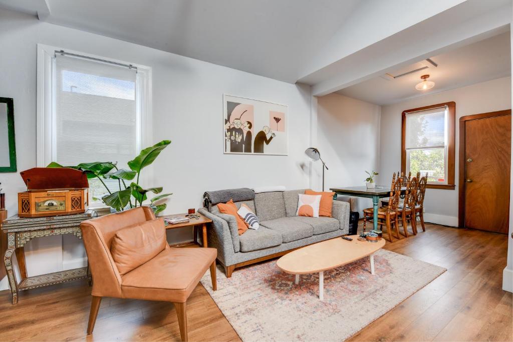 Charming Vintage 2BR Apartment in Oakland apts, Oakland (updated prices