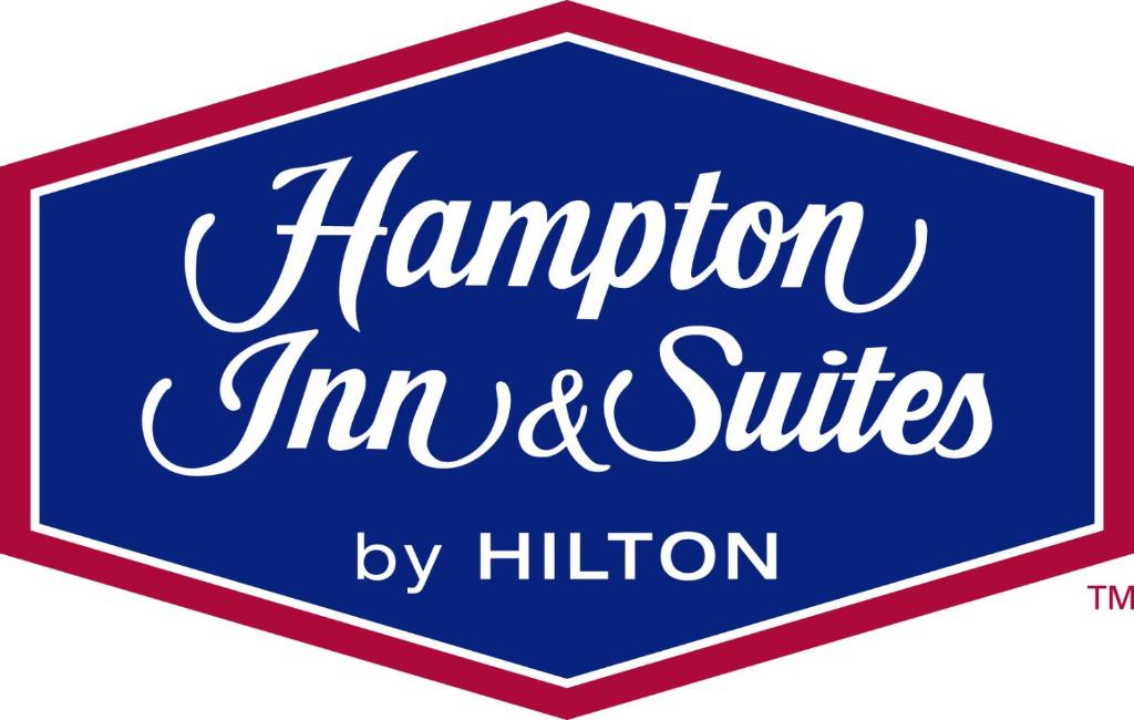 um sinal azul com as palavras Hampton serviços de imigrantes em Hampton Inn & Suites Ypsilanti, MI em Ypsilanti