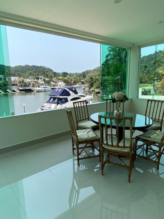  Casa na praia em condomínio de luxo