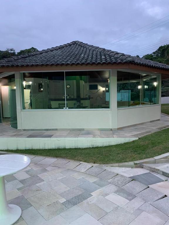  Casa na praia em condomínio de luxo
