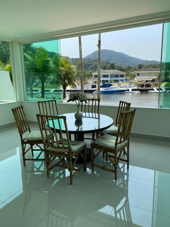  Casa na praia em condomínio de luxo