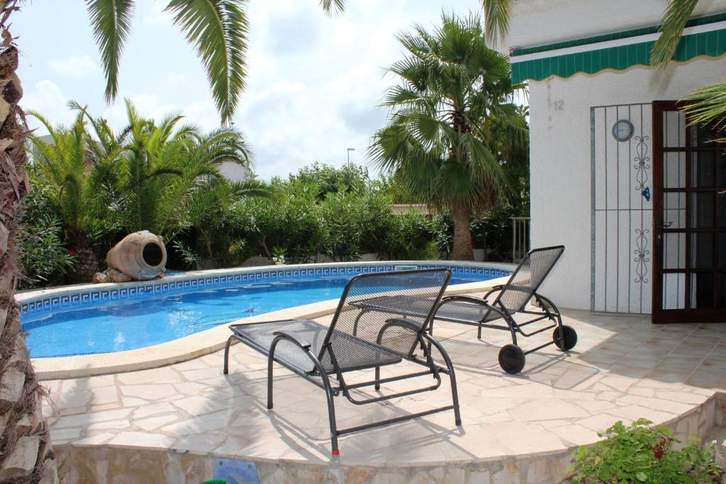 Bazén v ubytovaní Riumar "Noella", 200m to beach, private pool, On-Site-Service, dog beach alebo v jeho blízkosti