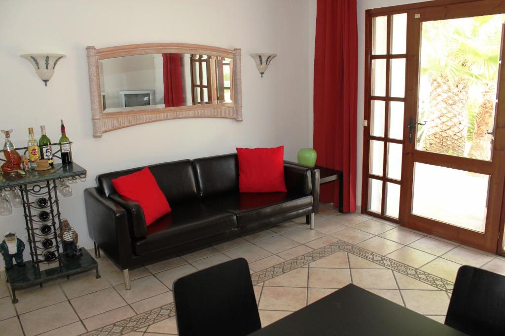 Posedenie v ubytovaní Riumar "Noella", 200m to beach, private pool, On-Site-Service, dog beach