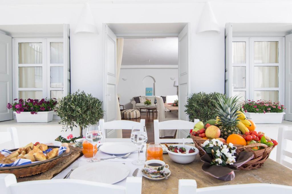 a dining room with a table with a bowl of fruit at Villa Erofili in Fira