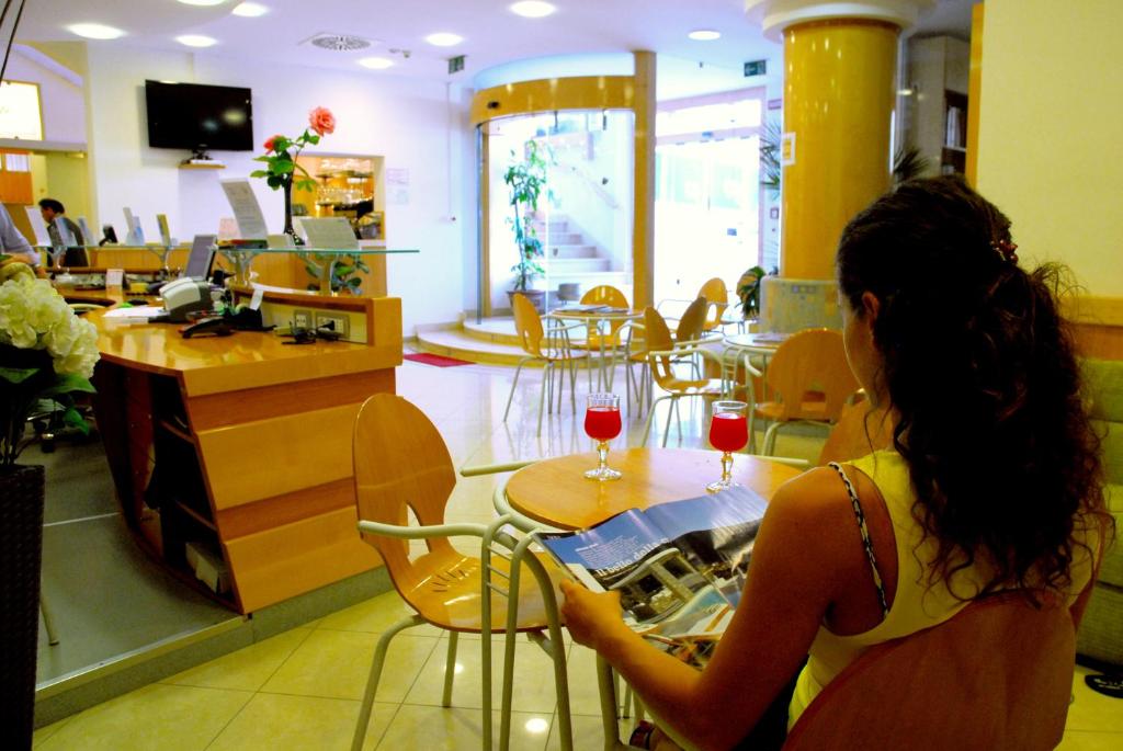 TV a/nebo společenská místnost v ubytování Grazia Hotel