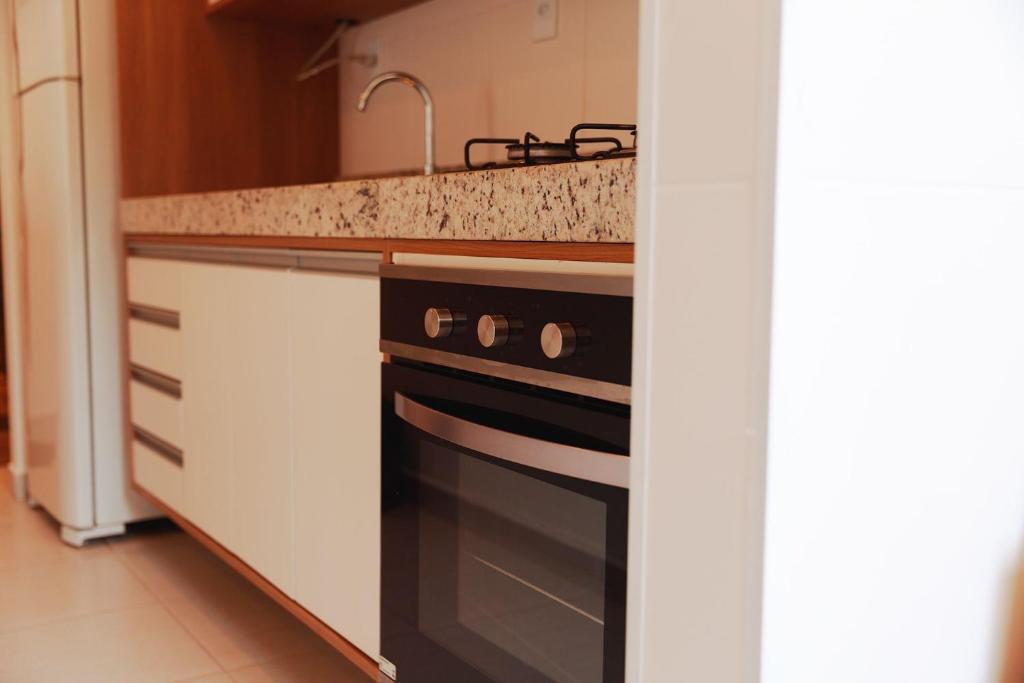  Apartamento novo com ar condicionado a 250 metros do mar!