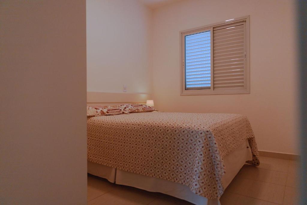  Apartamento novo com ar condicionado a 250 metros do mar!