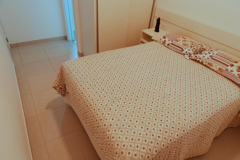  Apartamento novo com ar condicionado a 250 metros do mar!