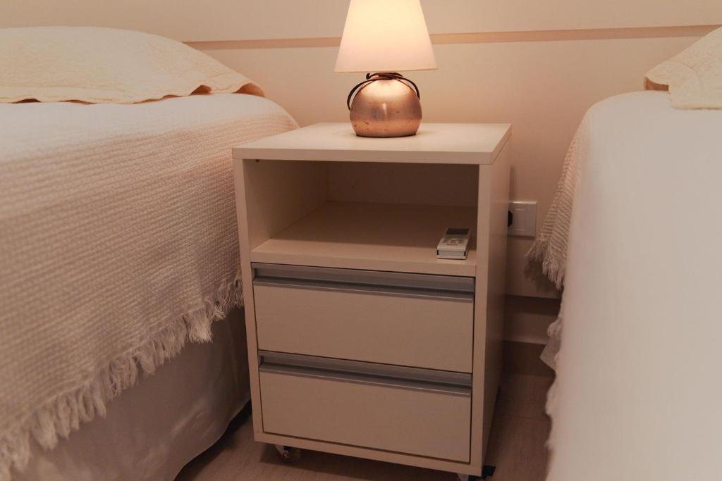  Apartamento novo com ar condicionado a 250 metros do mar!