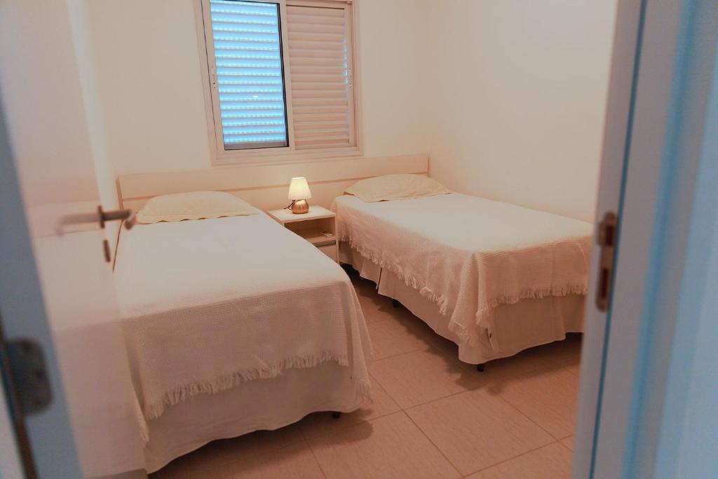  Apartamento novo com ar condicionado a 250 metros do mar!